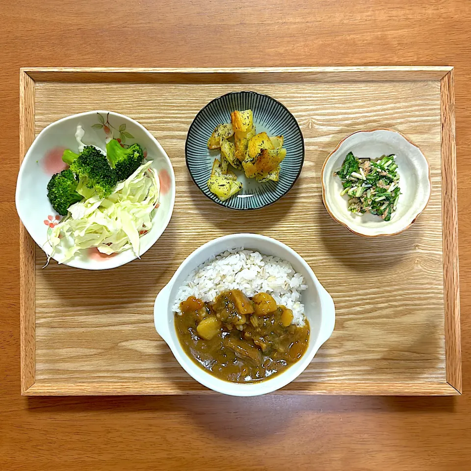 今日の晩ご飯(カレーの残り定食)|ひまさん