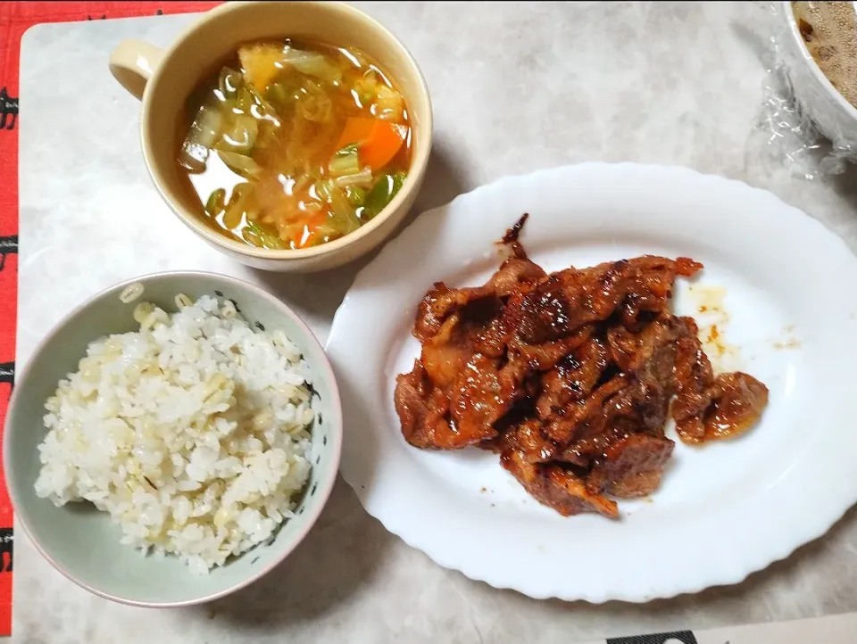 ガッツリ焼き肉ごはん✨🍀
タレ漬け込み焼くだけ🍀💕|深夜特急fさん