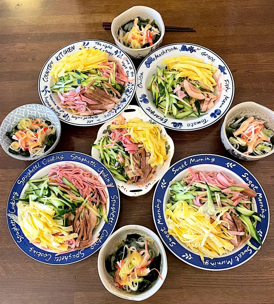 冷やしラーメンとわかめの酢の物|もなかさん