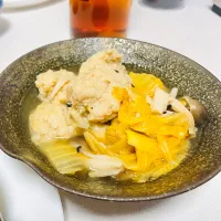 Snapdishの料理写真:オレンジ白菜と鶏えび団子の炊いたん|なおこのごはん記録さん