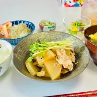 Snapdishの料理写真:豚バラ大根|なおこのごはん記録さん