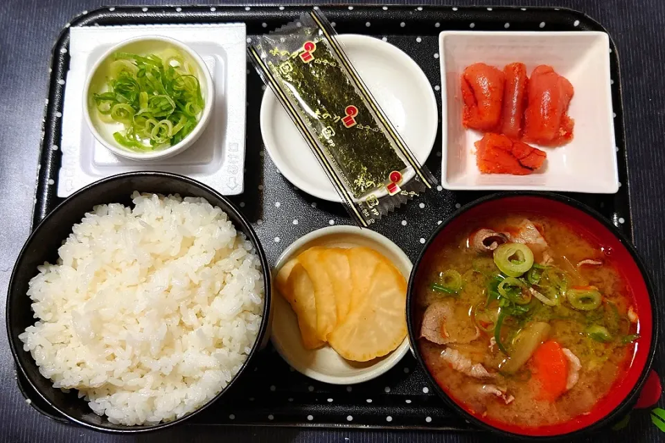 今日の朝ごはん（高知県産コシヒカリに辛子明太子（稚加榮）、味付けのり、納豆、豚汁、大根のしょうゆ漬）|Mars＠釜飯作り研究中さん