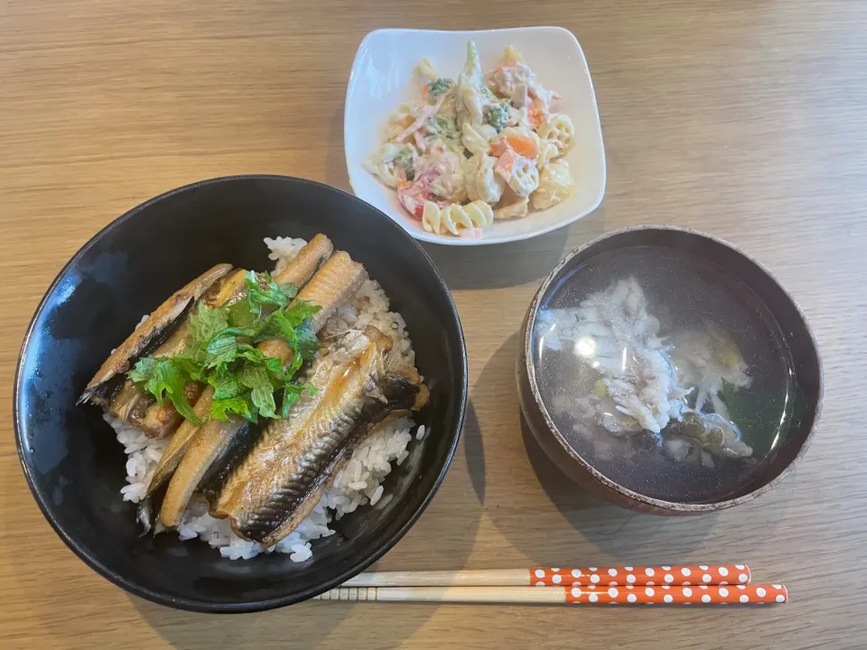 昨日の晩飯 穴子丼 マカロニサラダ アオハタのお吸い物|おーたたくとさん