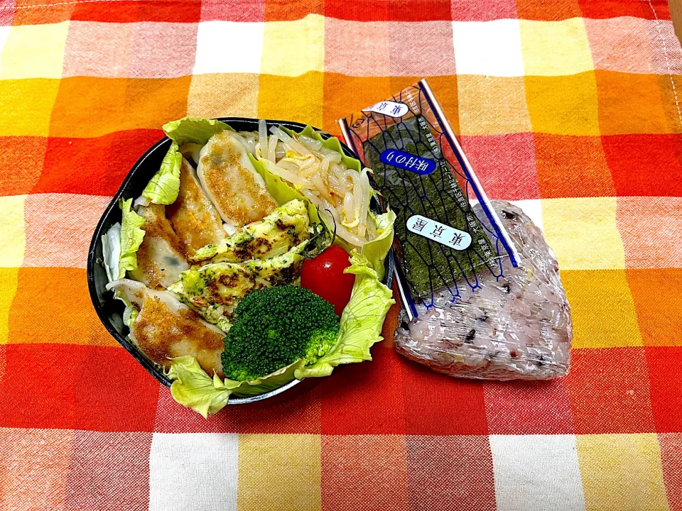 Snapdishの料理写真:焼き餃子、もやし甘酢冷菜、野菜のキッシュ|jackybeanさん