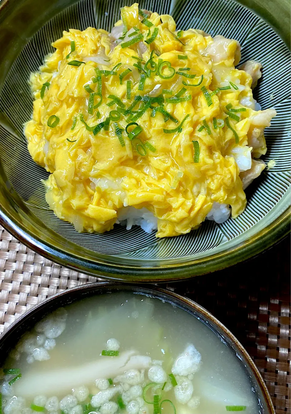 吉野家の親子丼（冷凍）|すくらんぶるえっぐさん