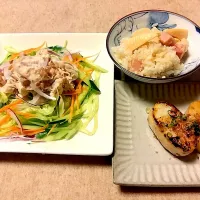 Snapdishの料理写真:冷しゃぶとたけのこベーコン炊き込みご飯
長芋のステーキ
暑いので何も浮かばず…wwwこんな時はやはり冷しゃぶ。長芋は冷蔵庫に余っていたので一品添えました。|yukari yumiさん