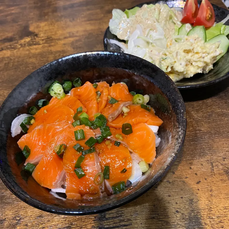 サーモン丼。|とんこちーのさん