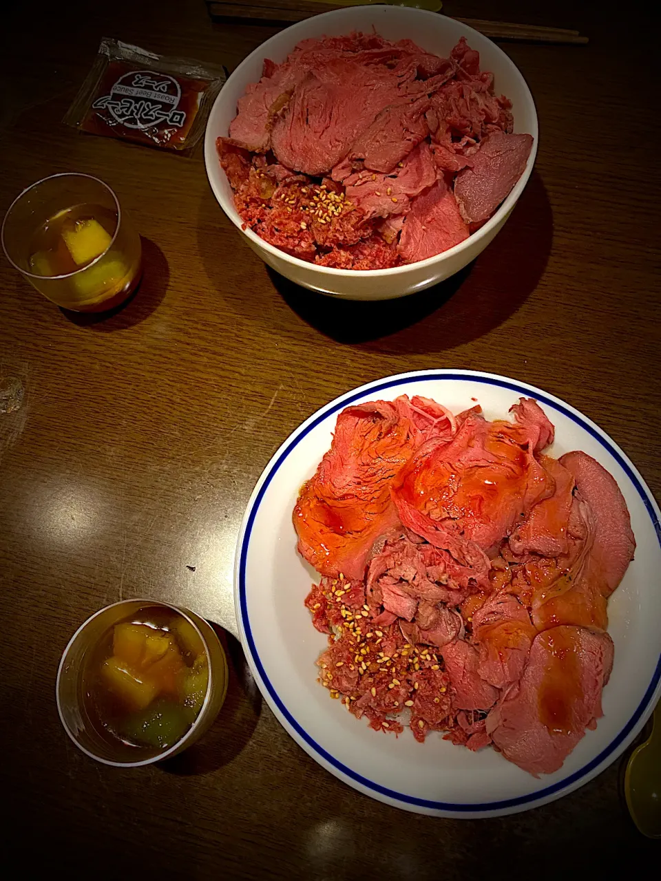 Snapdishの料理写真:ローストビーフ&コンビーフ丼　フルーツスパークリングワインゼリー|ch＊K*∀o(^^*)♪さん