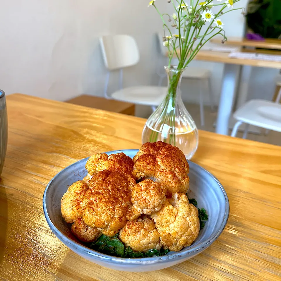 Baked cauliflowers with fermented bean curd and hummus|skyblueさん