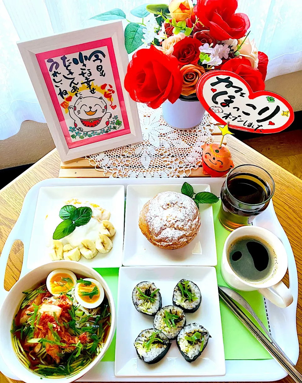 キムチソーメン、昆布の佃煮海苔巻き、マンゴーヨーグルト🥭シュークリーム💖🍀|HAMI69さん