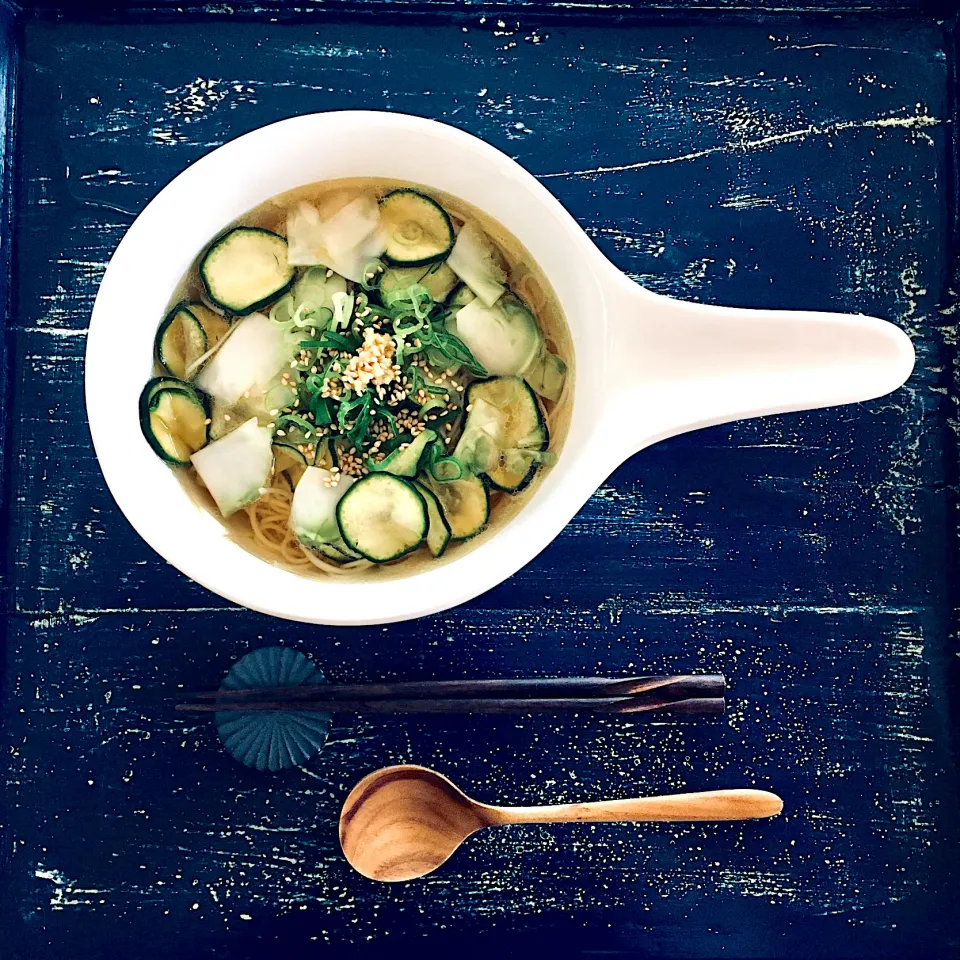 夏の定番　ズッキーニと搾菜の冷たい汁麺|GREENさん