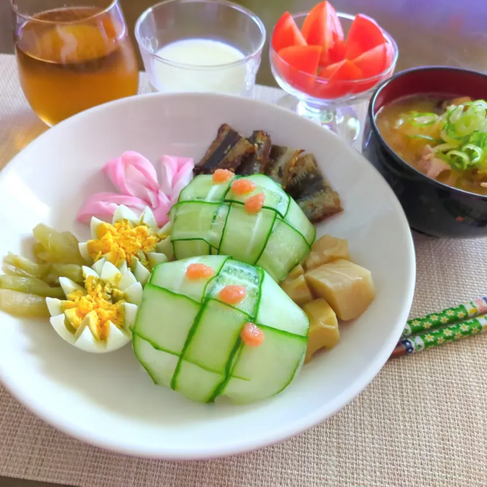 朝ご飯

編み編み胡瓜に明太子添え、ワカメご飯ワンプレート朝食です♪

ほかは豚汁とトマト、ヨーグルト|アカネ💖さん