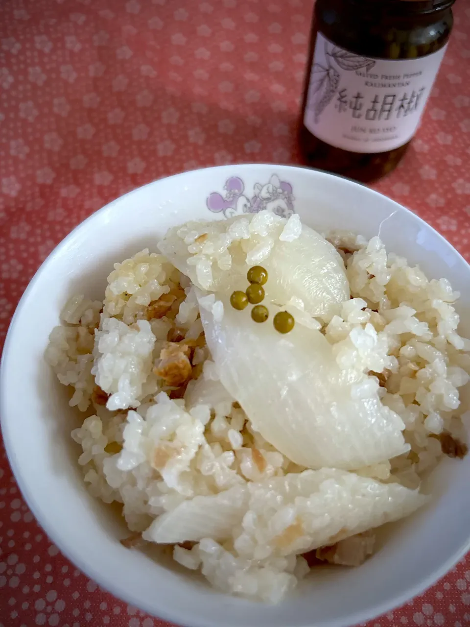 こずりんさんの料理 新玉ねぎの炊き込みご飯〜焼豚バージョン〜|こずりんさん