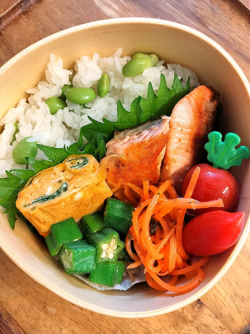 鮭のバター醤油焼き・枝豆ごはん|音彩お弁当さん