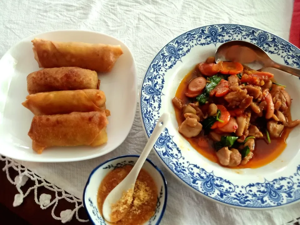 Homemade Spring Rolls & Gaprao Gai 🤤🥢
(ปอเปี๊ยะทอด + กะเพราไก่) 💖|An'leeさん