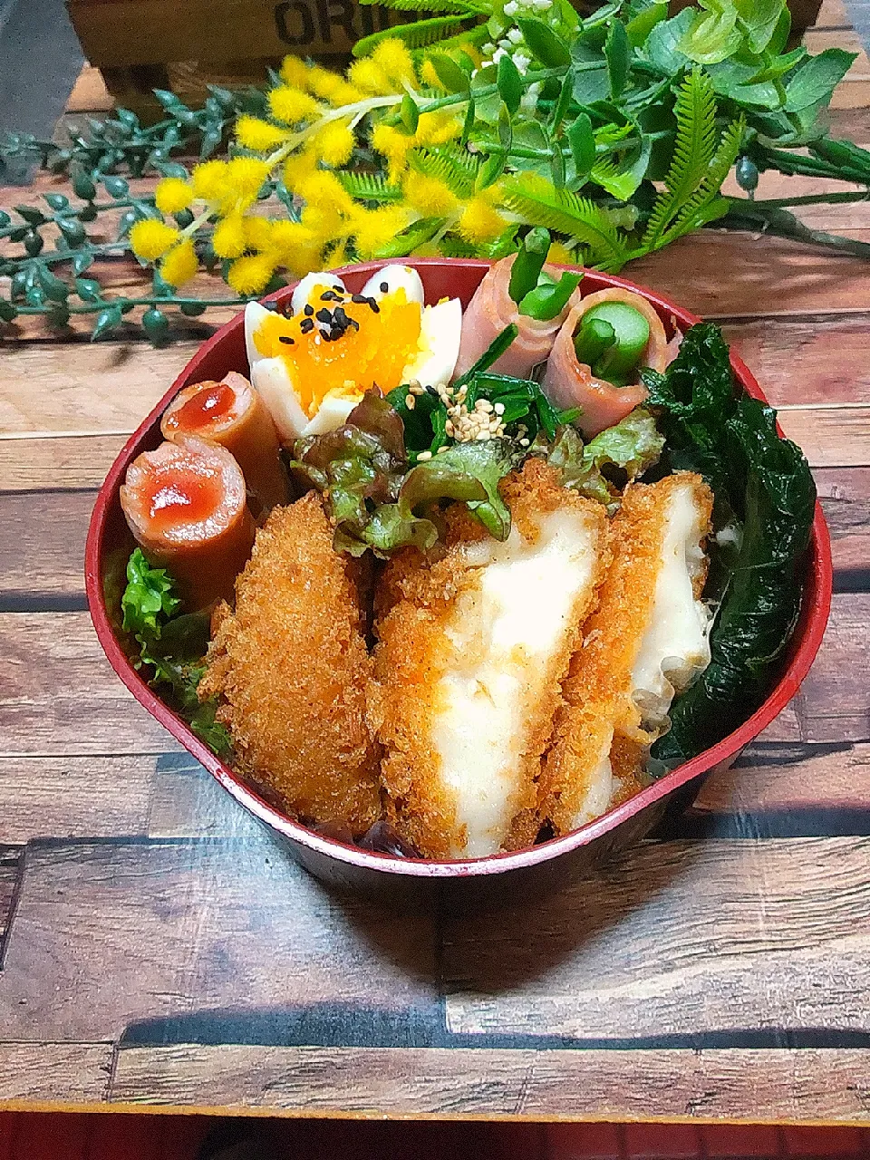 Snapdishの料理写真:カニクリームコロッケ弁当🍱|クータンさん