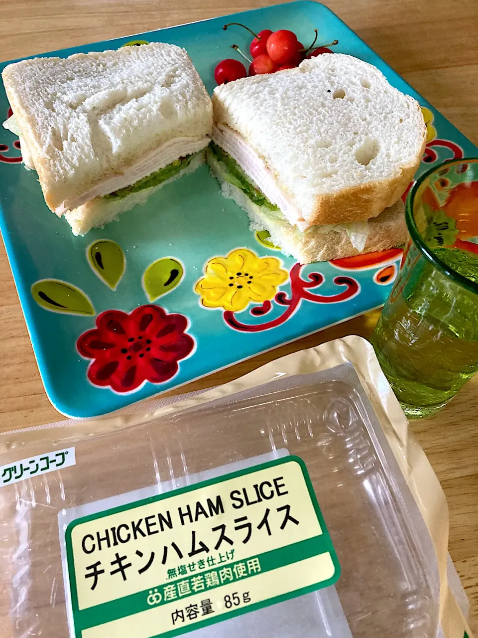 朝焼き甘酒ふんわり食パン🍞deハムサンド〜グリーコープのこのチキンハムがお気に入り⭐️5枚全部挟んでわんぱくにガブリ😋|さくたえさん