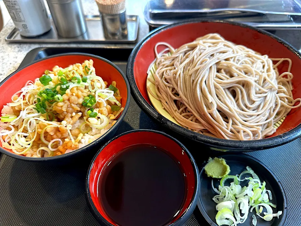 ミニガーリックたぬき丼セットそば大盛り|マハロ菊池さん