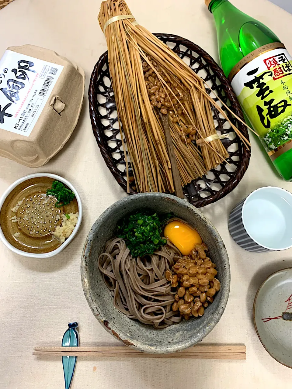 Snapdishの料理写真:平飼い卵と有機モロヘイヤ藁納豆蕎麦
#今日の卵　#さとうの平飼卵　##水戸天狗納豆　#八割蕎麦　|KimaLABOさん