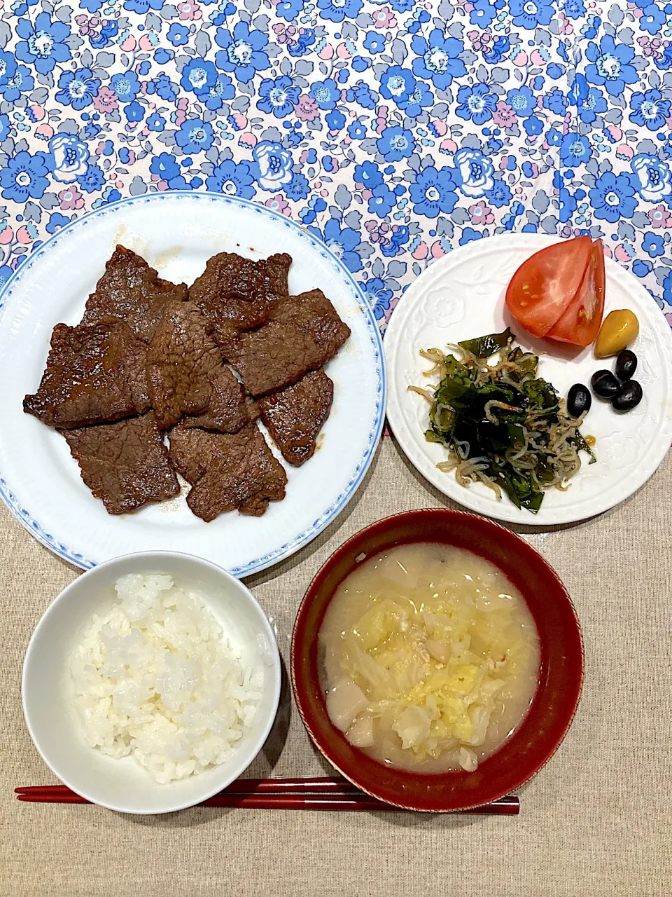 カルビ焼きと胡瓜ワカメ雑魚の酢の物|おしゃべり献立さん