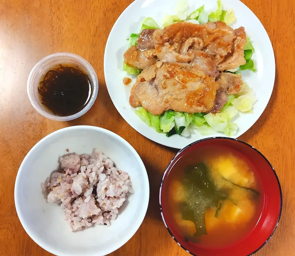 2023 0613　豚肉のオニオンソテー茹で野菜　もずく　豆腐とわかめのお味噌汁|いもこ。さん