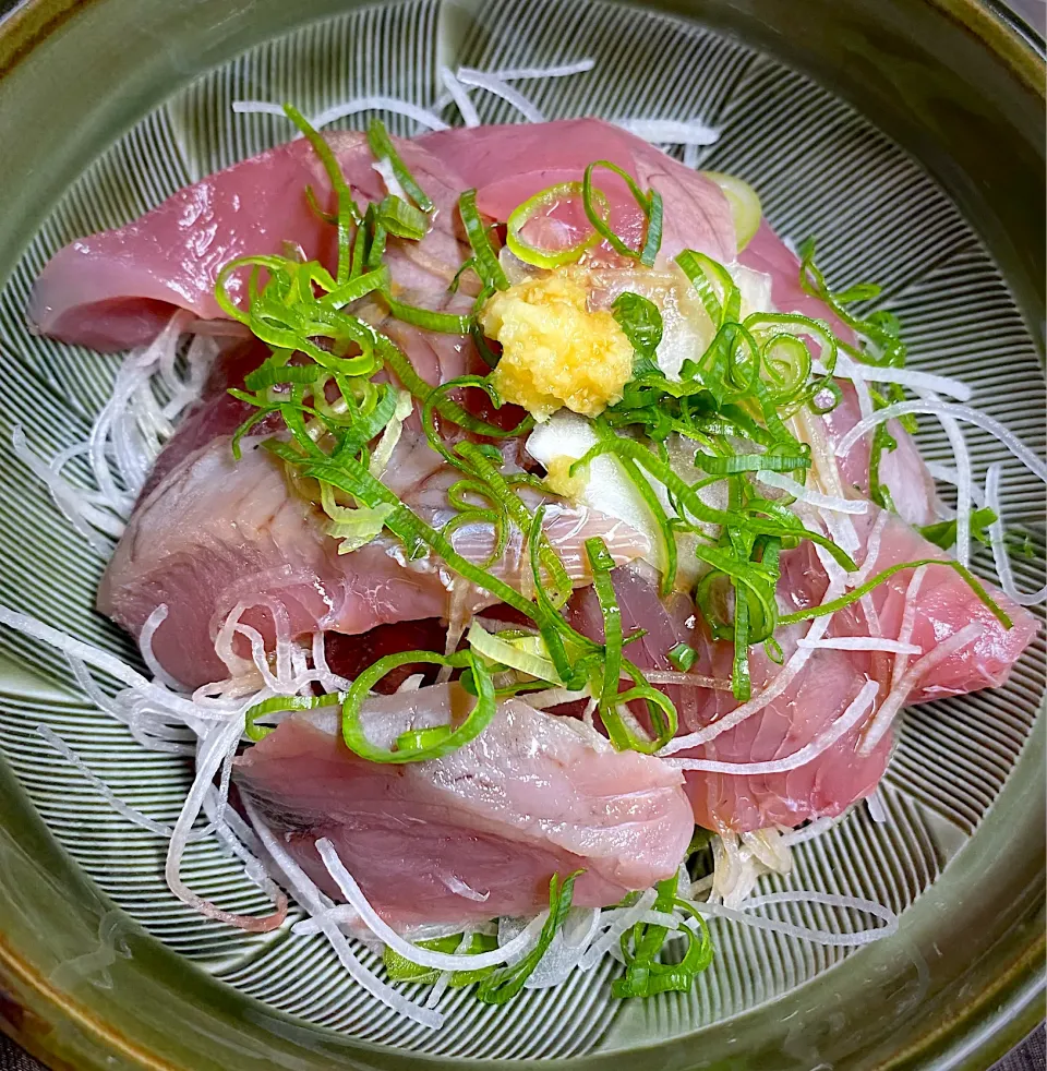 鰹のタタキ丼|すくらんぶるえっぐさん