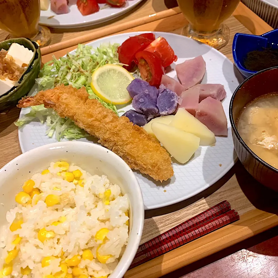 海老フライの日　　　　　　　　　　　　　　海老フライと　　　　　　　　　　　　　　　いろいろな種類のじゃがいもを食べ比べ🥔|mokoさん