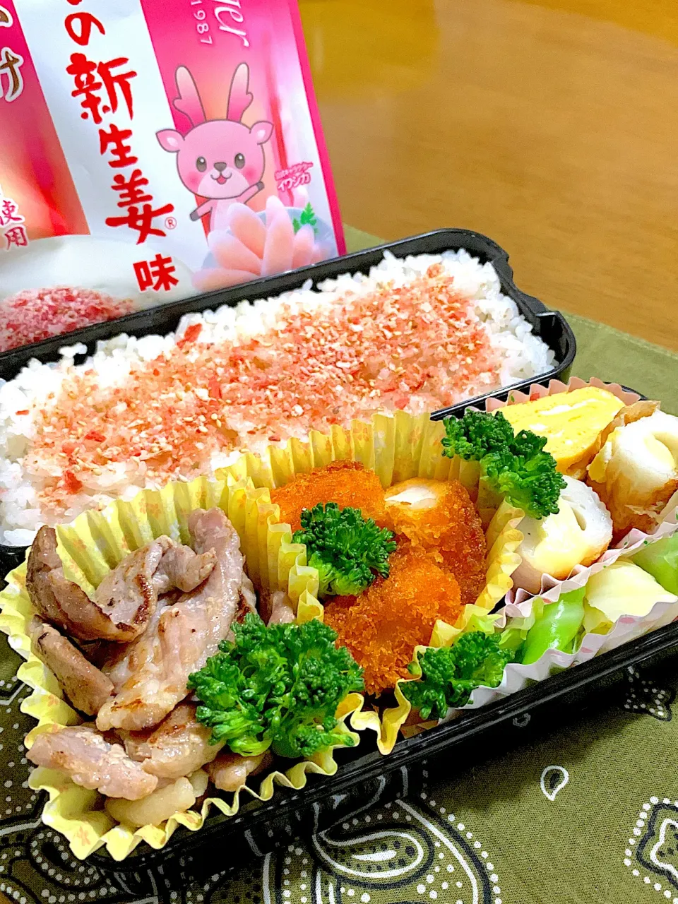 Snapdishの料理写真:<スピード弁当>豚肉の塩麹漬け・だし巻き卵・チーちくわ炒め他|はなはなさん