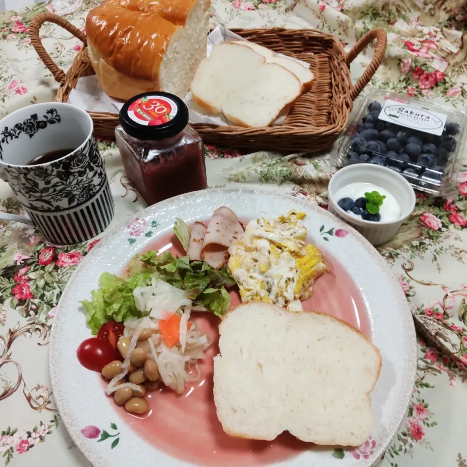 おうちモーニング🍞☕🥗|mihoさん