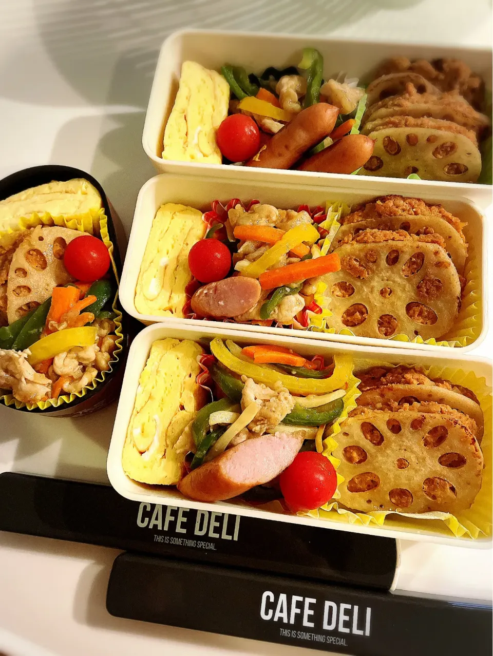 Snapdishの料理写真:レンコンハンバーグ♪♪お弁当|mocoꕤ*.゜さん