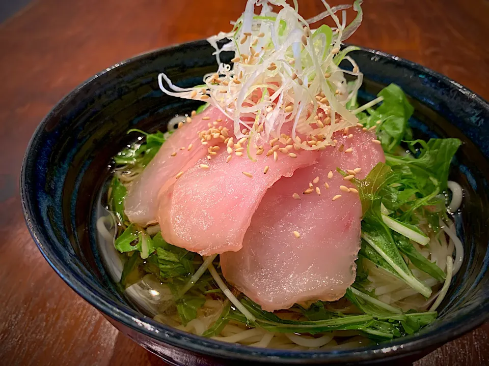 Snapdishの料理写真:びんちょうまぐろの昆布〆そうめん|半田手延べそうめんの店 阿波や壱兆さん