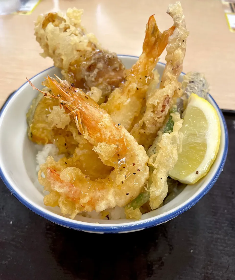 塩ﾀﾞﾚ海鮮丼|かなちんさん