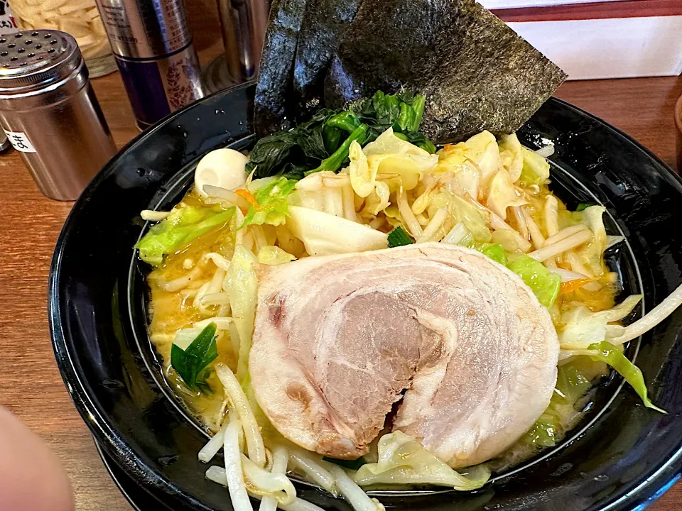 Snapdishの料理写真:野菜ラーメン麺普通味濃いめ油多め|マハロ菊池さん