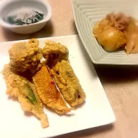 今日の夕飯。
Mizukiさんのレシピ、野菜の唐揚げ作ってみました。＆皮付き新じゃがいもとひき肉の煮物。
味がついた衣なのでこのままパクパク。
#今日の夕飯
#家庭料理
#毎日の食卓
#我が家の夕飯
#ひき肉じゃが
#野菜の料理
#唐揚げ
#野菜の唐揚げ|yukari yumiさん