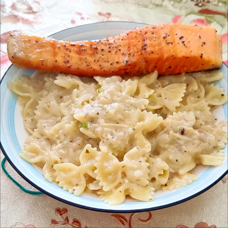 Farfelle Mushroom with Salmon|simatasepetさん