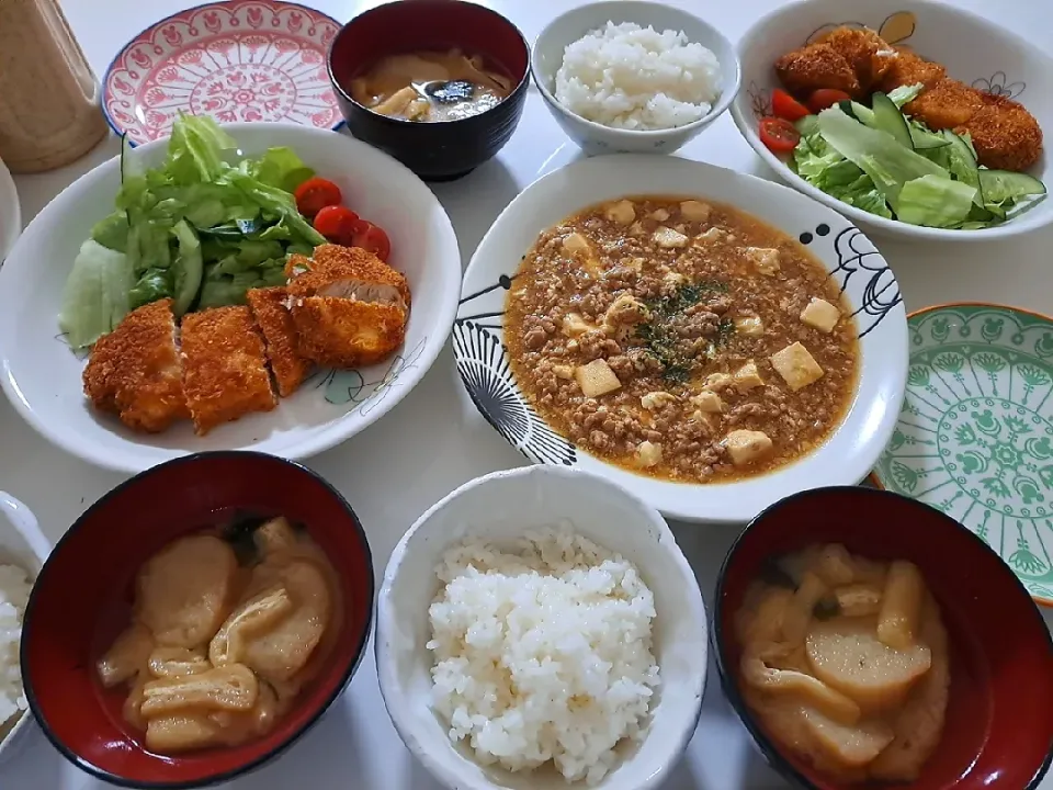 夕食(*^^*)
麻婆豆腐
カジキフライ&サラダ🥗
お味噌汁(渦巻き麩、油揚げ、ワカメ)|プリン☆さん