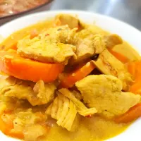 Chicken curry

I love that yellow color 😍🔥😋|carlotta Martinezさん