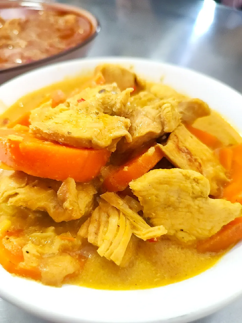 Chicken curry

I love that yellow color 😍🔥😋|carlotta Martinezさん