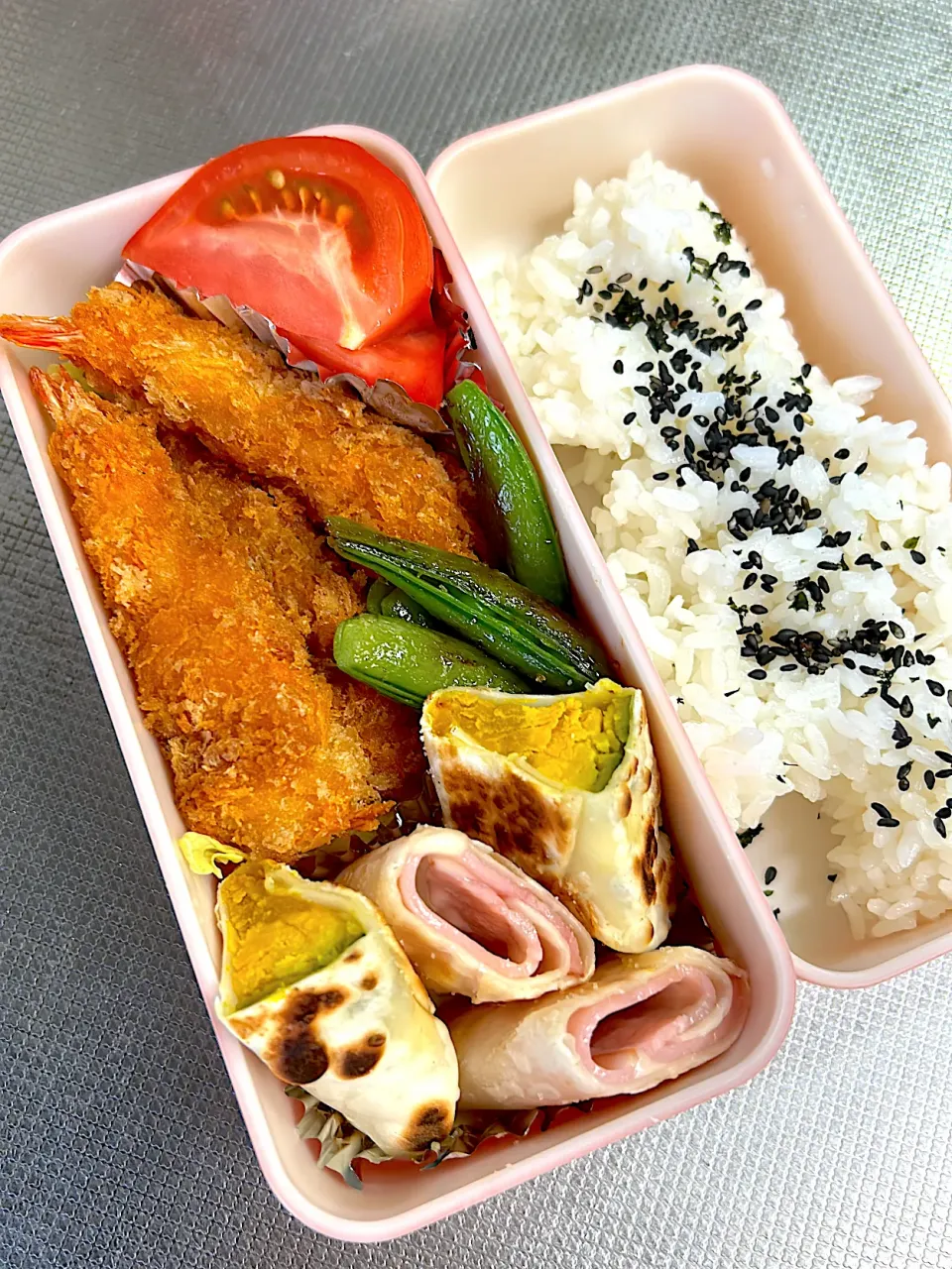 Snapdishの料理写真:エビフライ弁当|ぱんださん