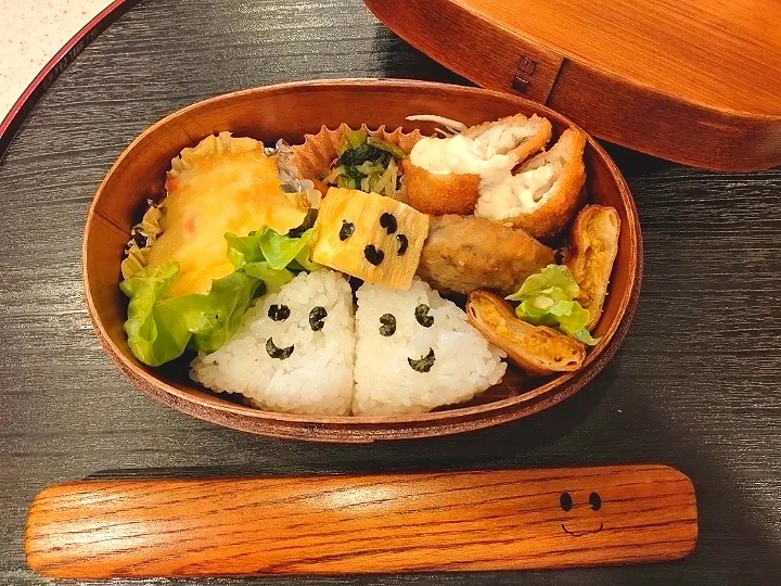 Snapdishの料理写真:塩むすび弁当|ぱいなっぷるさん