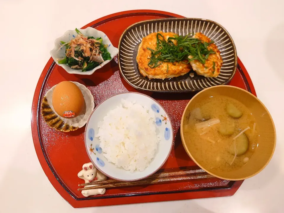 Snapdishの料理写真:豆腐ハンバーグ、ほうれん草のおひたし、卵かけご飯、味噌汁|sorsmdさん