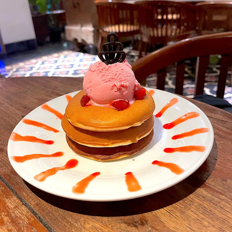 Strawberry ice cream pancakes|skyblueさん