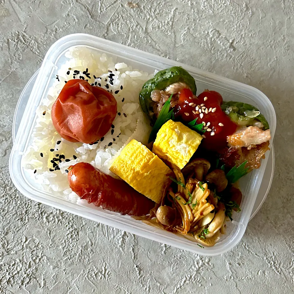 Snapdishの料理写真:ピーマンの豚こま肉詰め弁当|mihooobuuさん