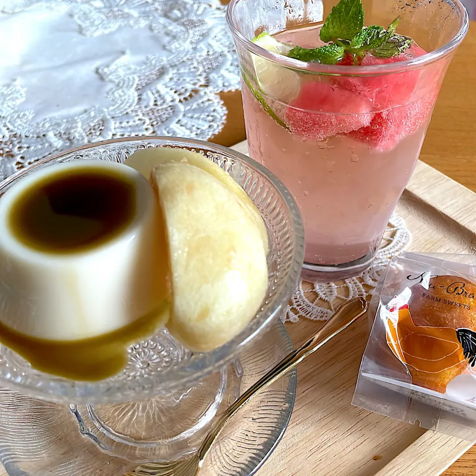 豆乳プリンと桃の食べくらべ　　　　　　　　　　　夏が待ち遠しいすいかのドリンク🥤🍉|mokoさん