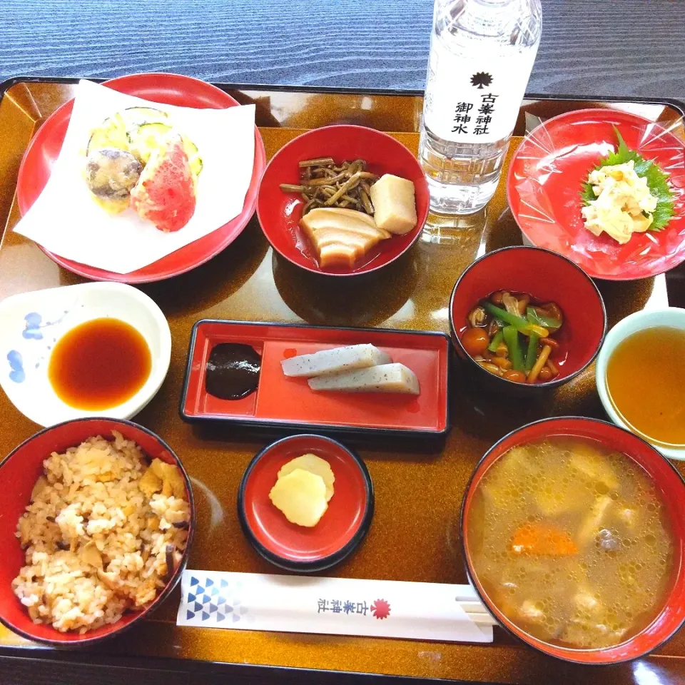 Snapdishの料理写真:古峯神社の直会利用〜🥢
神道には精進料理がありません😋|quitaさん