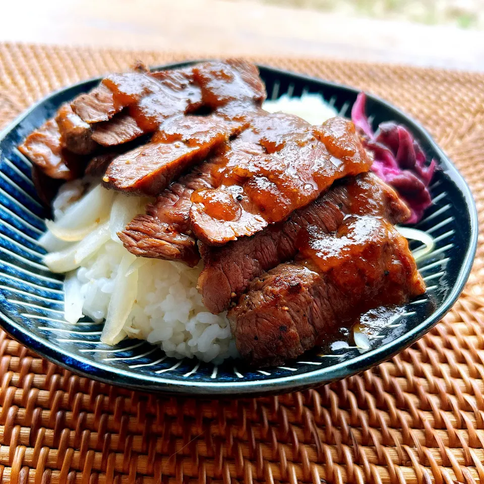 ステーキ丼✴︎|あやみんさん