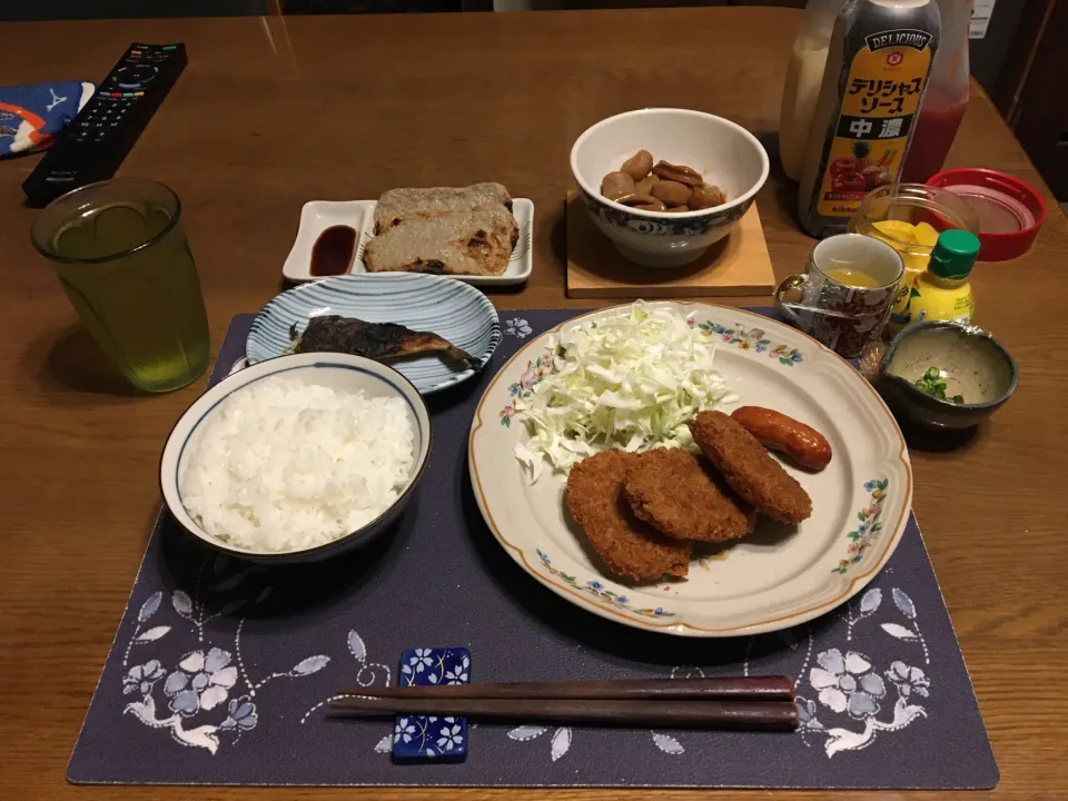 コロッケ、ウインナーの素揚げ、真ほっけ焼き、網焼きじゃこ天、煮物(夕飯)|enarinさん