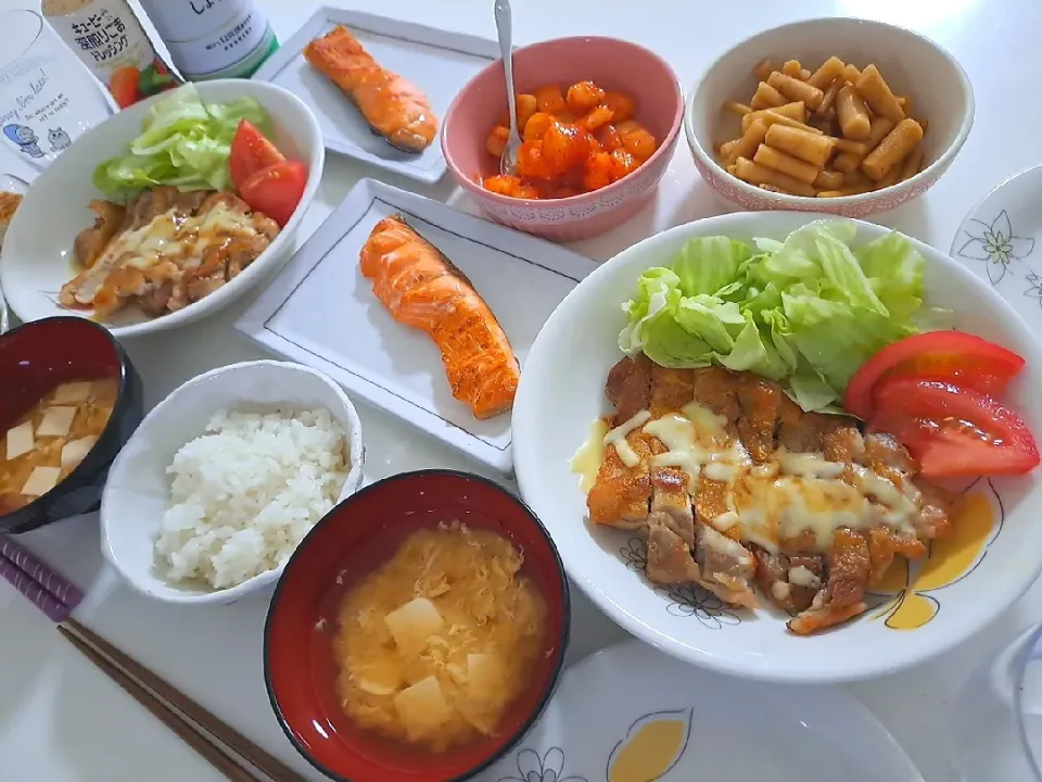 夕食(*^^*)
チキンソテー&サラダ🥗
塩鮭
ゴボウ醤油漬け
カクテキ
お味噌汁(しらす、豆腐、卵)|プリン☆さん