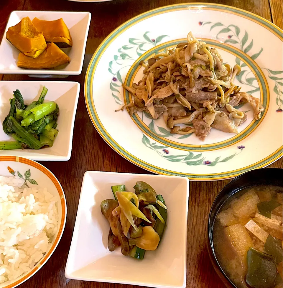 晩ごはん♯豚肉としめじの味噌マヨ炒め♯小松菜のおひたし|小松菜さん