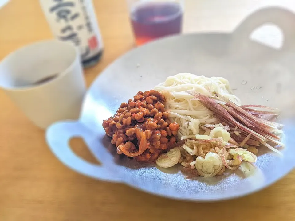 Snapdishの料理写真:納豆キムチそうめん
たっぷりの茗荷と|orchidさん